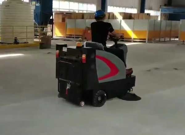 如何選購一款實用的電動掃地車 如何選購一款實用的電動掃地車