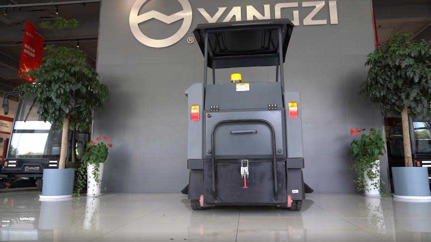 如何購買到一臺經濟實惠的駕駛式掃地車 如何購買到一臺經濟實惠的駕駛式掃地車