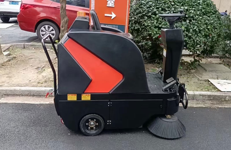 小型掃地車多少錢一臺(tái)