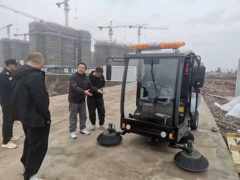 購買一臺實(shí)用的掃地車多少錢一臺 購買一臺實(shí)用的掃地車多少錢一臺