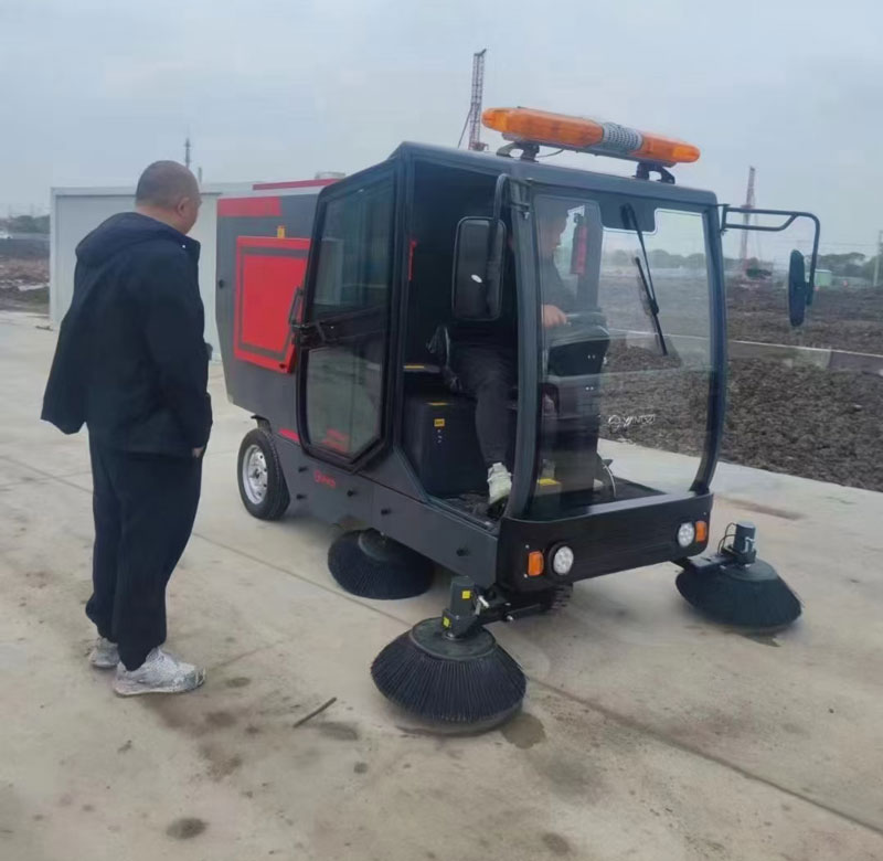 車間清潔掃地車的工作效率怎么樣?能續(xù)航多久? 車間清潔掃地車的工作效率怎么樣?能續(xù)航多久?
