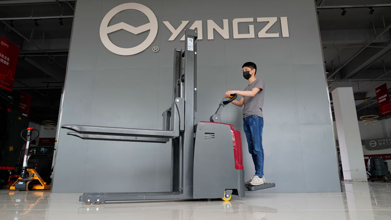 叉車電池要多少錢 叉車電池要多少錢