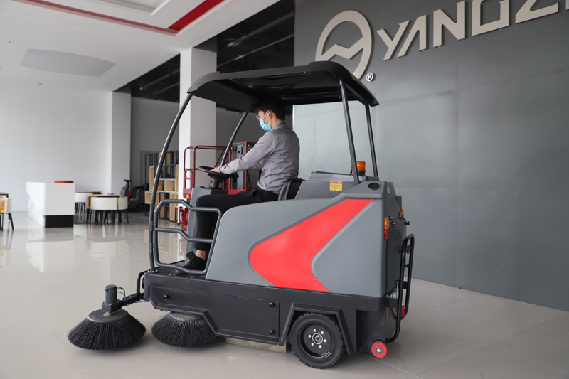 為什么您的倉庫需要地板清潔機 為什么您的倉庫需要地板清潔機