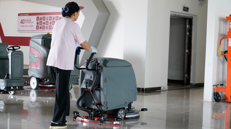 地板清潔變得簡單 - 手推式洗地機 地板清潔變得簡單 - 手推式洗地機