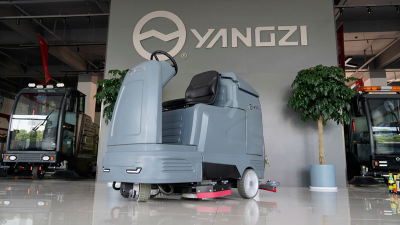 購(gòu)買(mǎi)駕駛式洗地機(jī)時(shí)要注意的八件事 購(gòu)買(mǎi)駕駛式洗地機(jī)時(shí)要注意的八件事