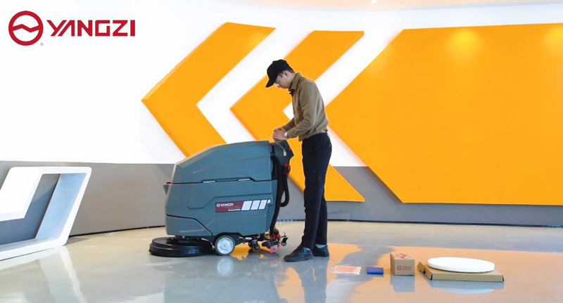 與傳統(tǒng)拖地相比,使用手推式洗地機(jī)有5個(gè)好處 與傳統(tǒng)拖地相比,使用手推式洗地機(jī)有5個(gè)好處