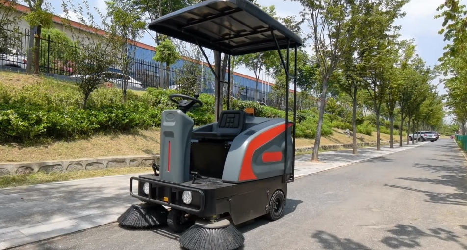 揚子駕駛式掃地機