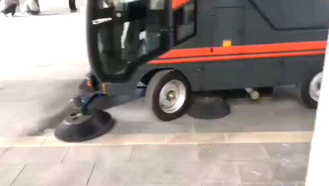 響應國家節能環保的號召，揚子推出工業掃地機
