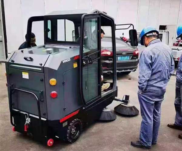 電動(dòng)環(huán)衛(wèi)掃地車優(yōu)勢(shì)體現(xiàn)在哪里？值得買嗎？